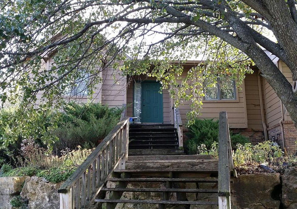 2100 Crossgate Dr Front Elevation