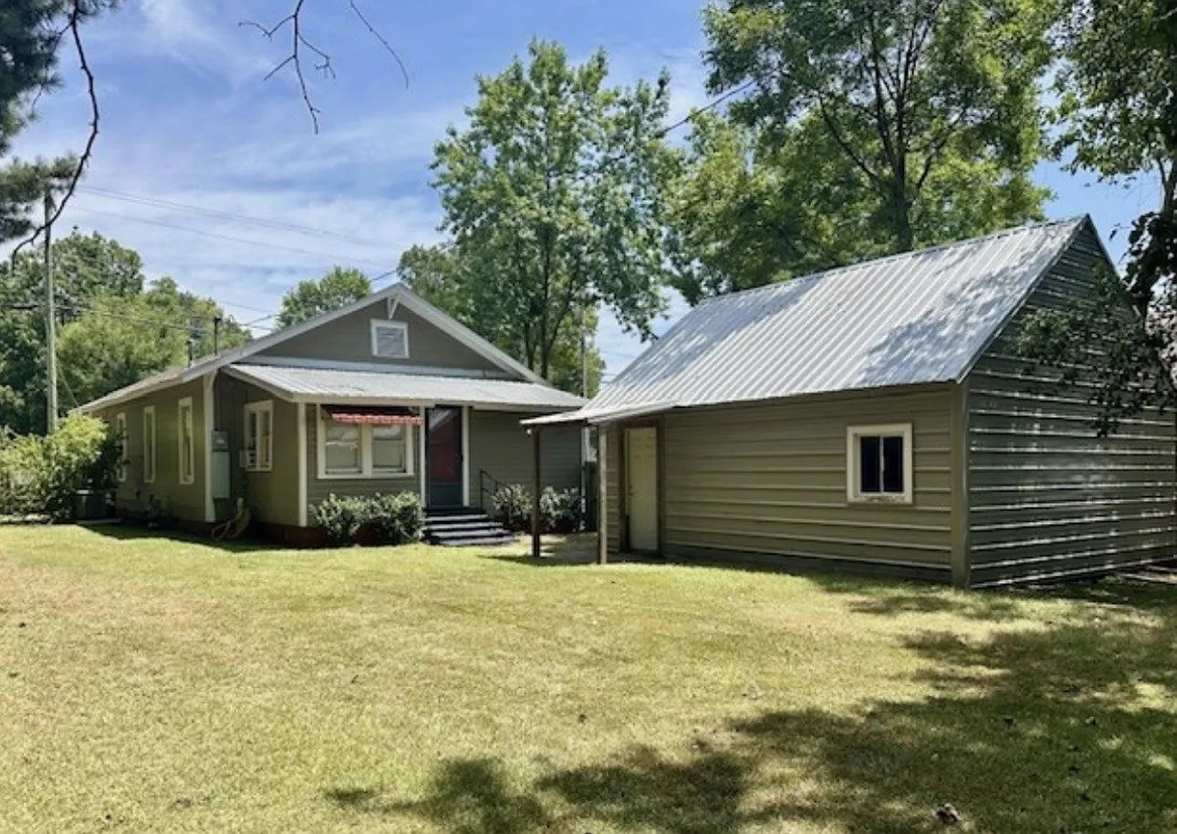 3 bed, 1200 sqft, $1,000 — Photo 2