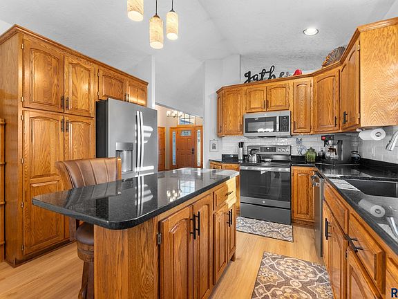 4th image of 5201 S Lewis Ave