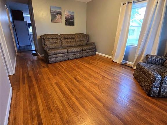2nd image of 324 Prentiss Ave
