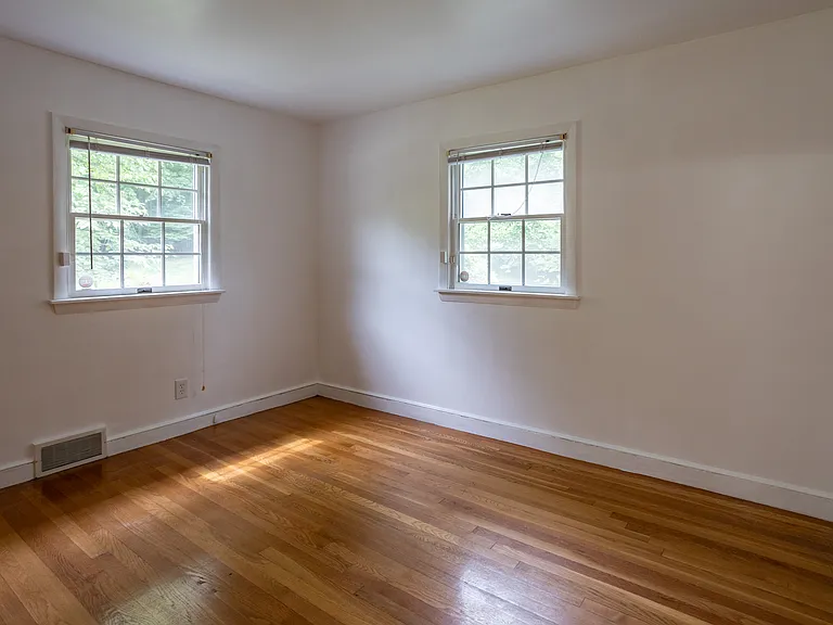 16 Westwood Rd — Photo 13