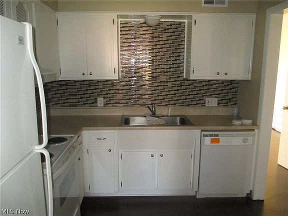 3rd image of 8180 Deepwood Blvd #142