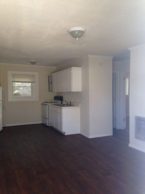 2nd image of 959 Townsend Ln APT 3
