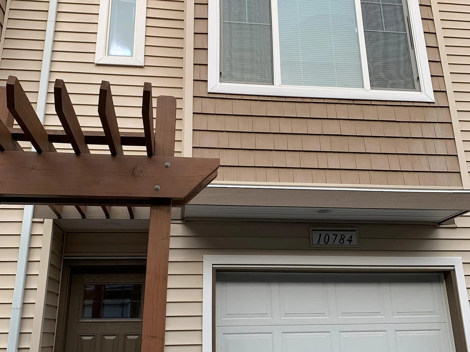 2 bed, 2.5 bath, 1129 sqft, $2,100 — Photo 1