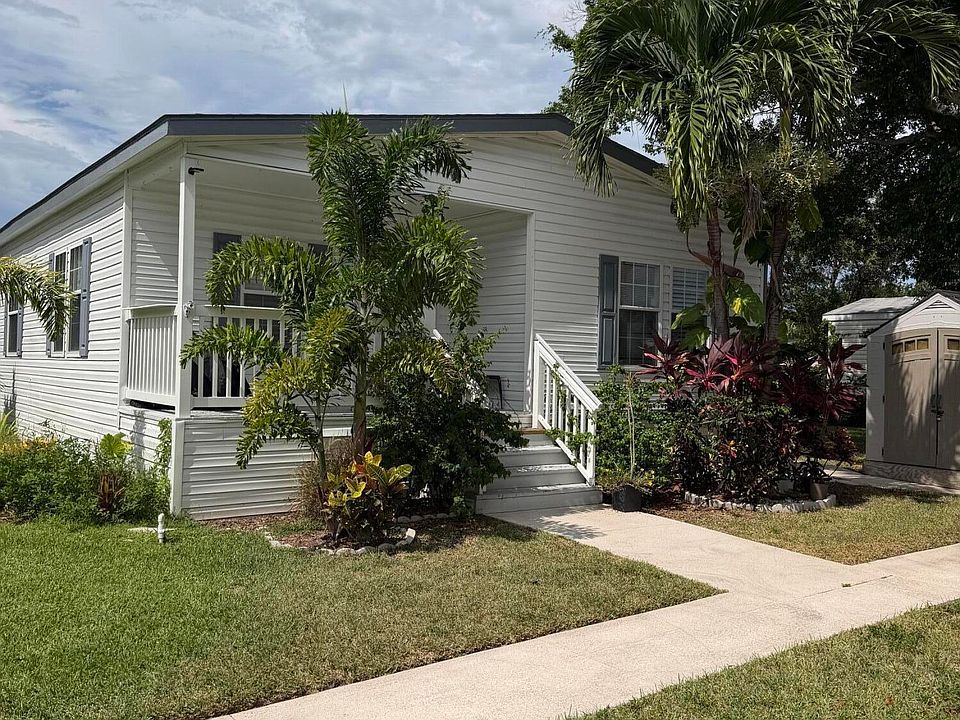 2nd image of 2555 PGA Boulevard #303