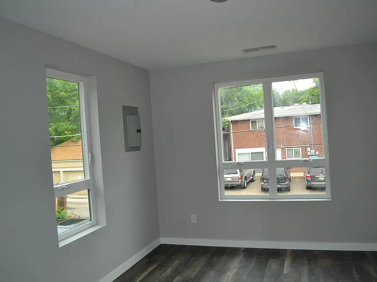 867 20th St #2 — Photo 3