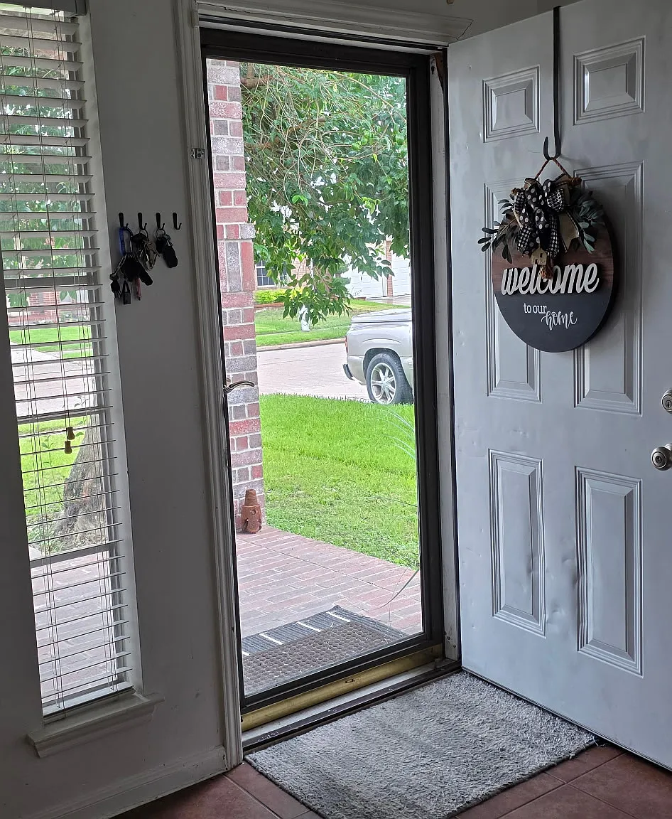 3 bed, 2378 sqft, $2,000 — Photo 2