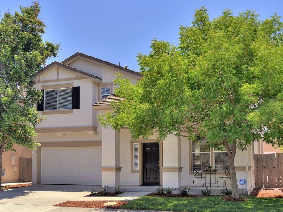 1st image of 210 Santa Fe Dr