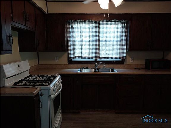 5th image of 225 W Arthur St