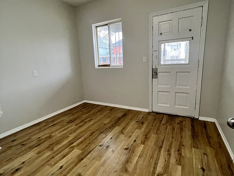 533 Church St #5 — Photo 7