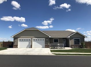 2098 NE 8th St, Hermiston, OR 97838