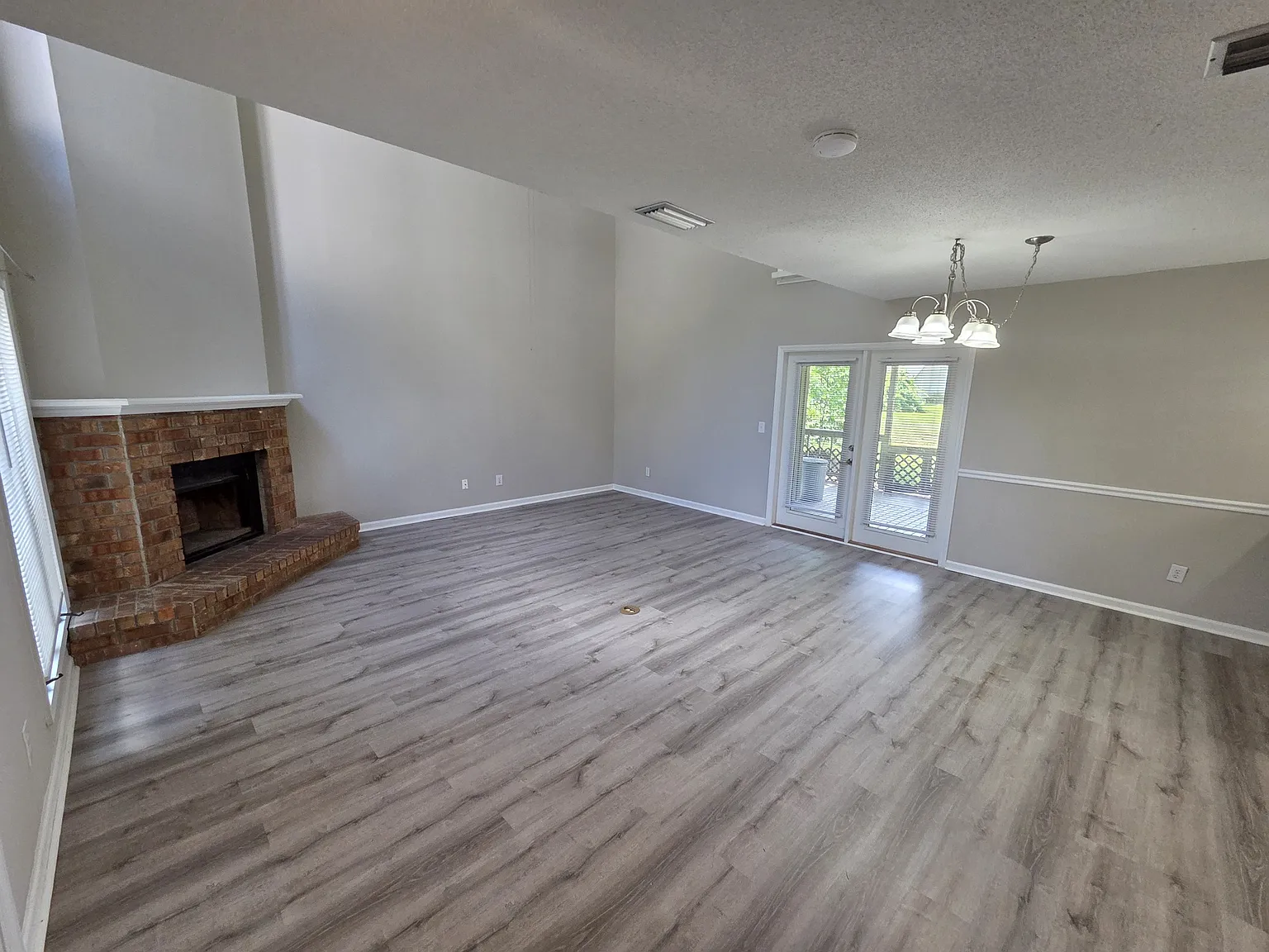 3 bed, 2034 sqft, $1,700 — Photo 3