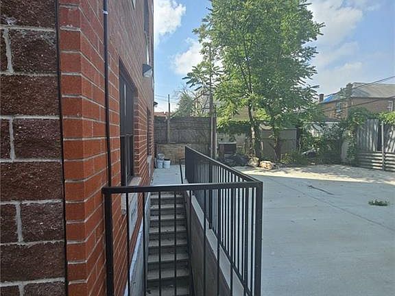 5th image of 1547 Leland Ave