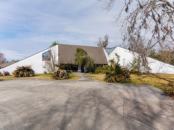 4th image of 806 S Lakeshore Dr