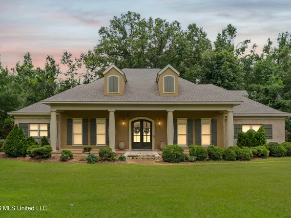370 Deer Run Rd, Batesville, MS 38606