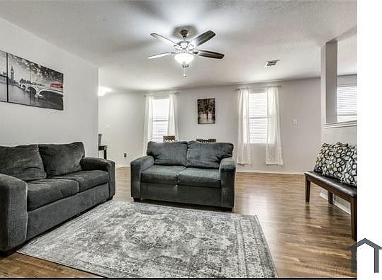 5th image of 2412 Spruce Ct