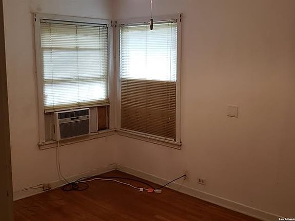 5th image of 150 Riverdale Dr