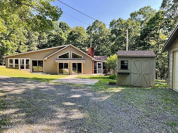 2nd image of 10027 Fern Hollow Ln