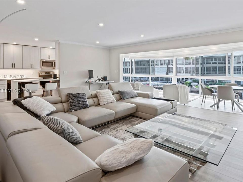 1st image of 3050 NE 48th St APT 207