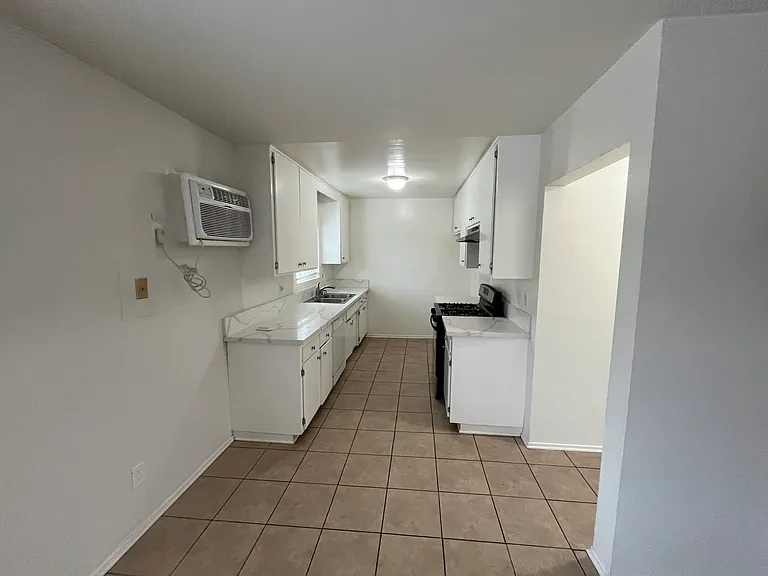 6544 S Pickering Ave #E — Photo 15