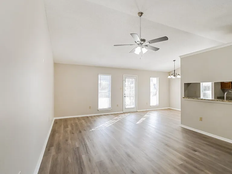 7184 Brandee Dr — Photo 5