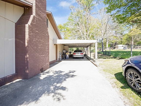 2nd image of 36 Sommerset Dr