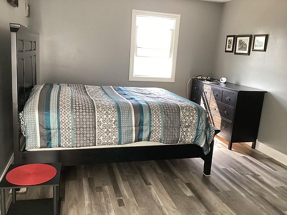 2nd bedroom queen bed