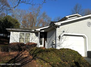 768 Garnet Ln, East Stroudsburg, PA 18301