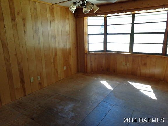 3rd image of 272 W Pine Ave