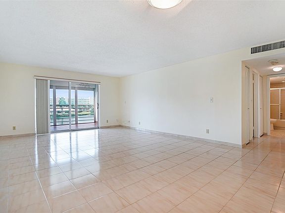 5th image of 111 SE 3rd Avenue #306