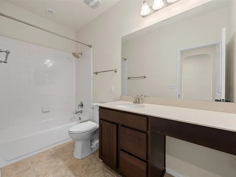 136 Vickers St — Photo 23