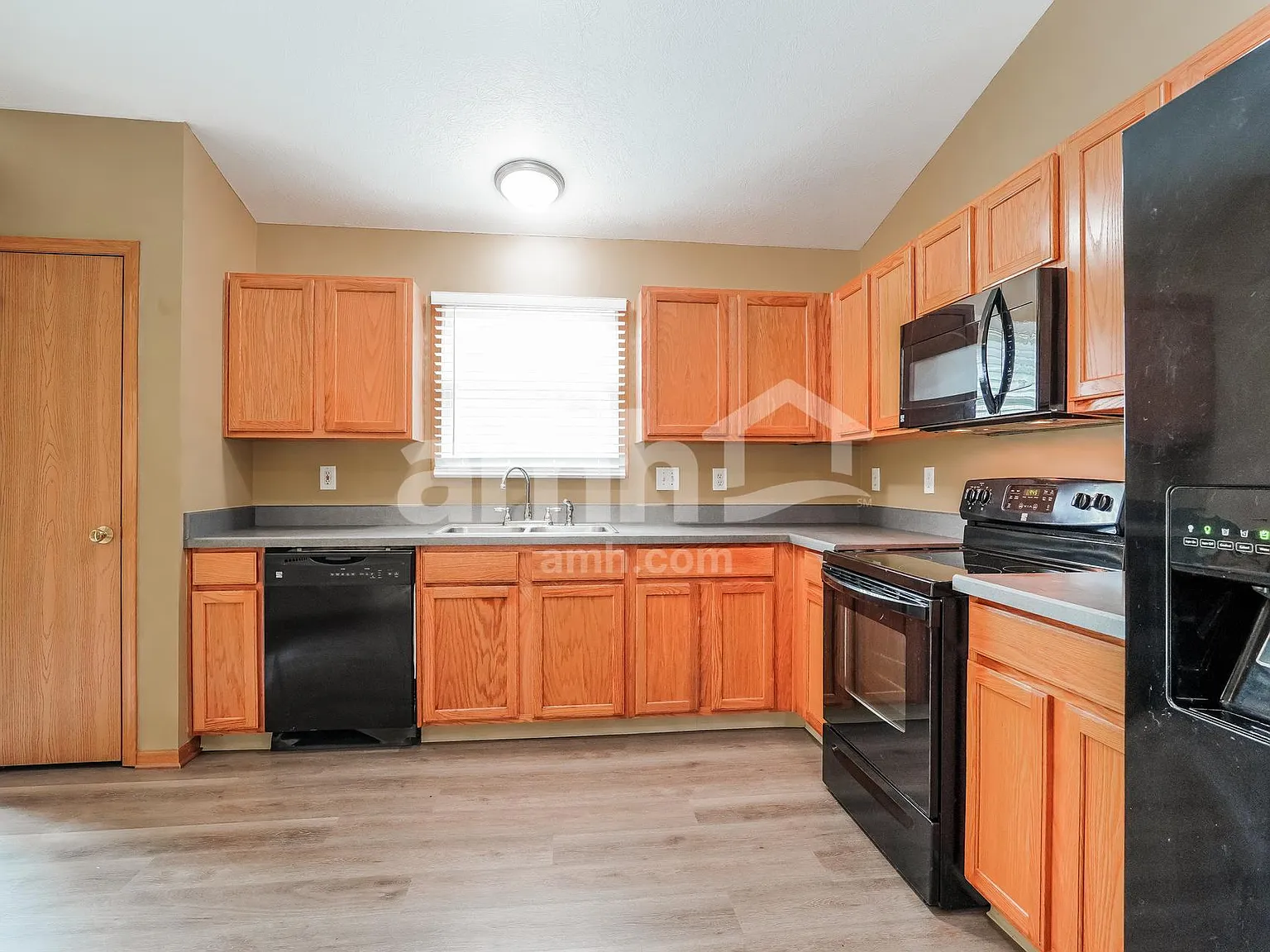 3 bed, 2.0 bath, 1530 sqft, $2,265 — Photo 4