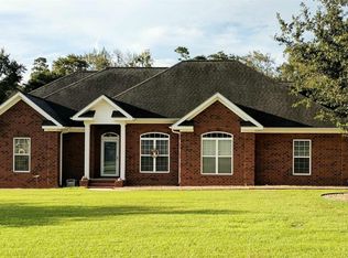 221 Surrey Ln, Statesboro, GA 30458