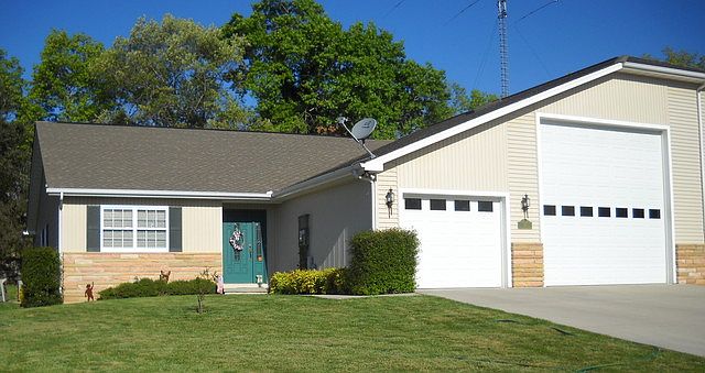 1st image of 125 Gardens View Dr