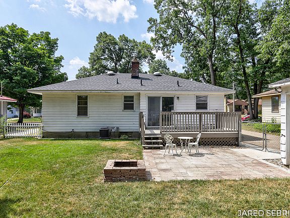 4th image of 1705 Royal Oak St SW