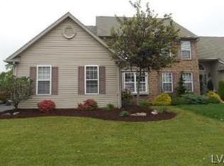 2135 Rolling Meadow Dr, Macungie, PA 18062
