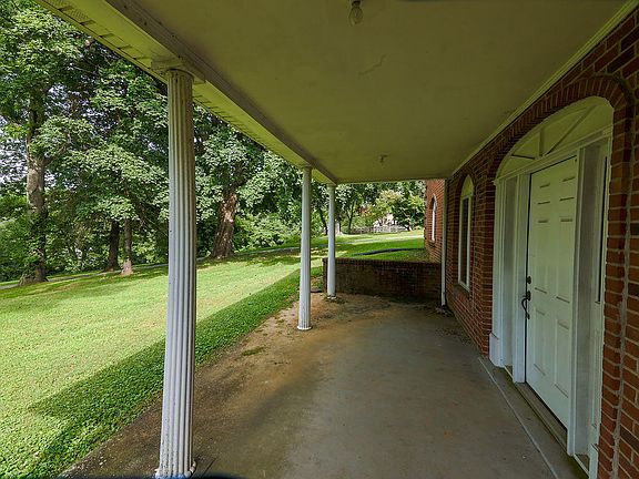3rd image of 8804 Watterson Trl