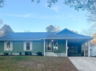 175 Lakeshore Cir SE, Acworth, GA 30101