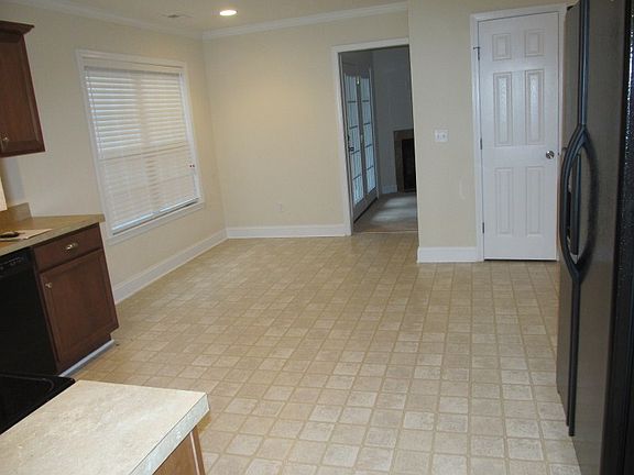 http://www.propertyboss.net/CustomerImages/SWEYER_71385/media/Properties/1091%20Creek%20Bend%20Drive/zsmall_11-12-12%20099.JPG