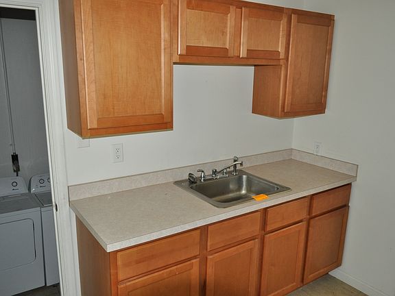 4th image of 1383 Brady Ave