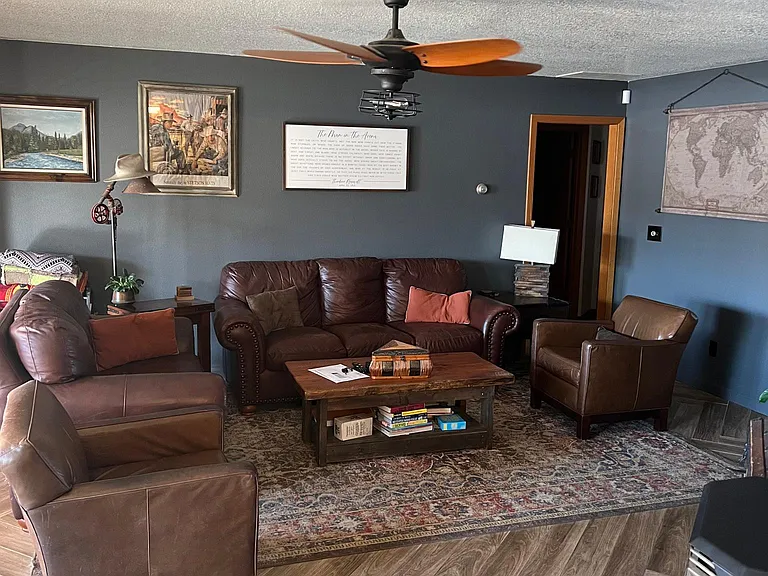 555 Baker St — Photo 14
