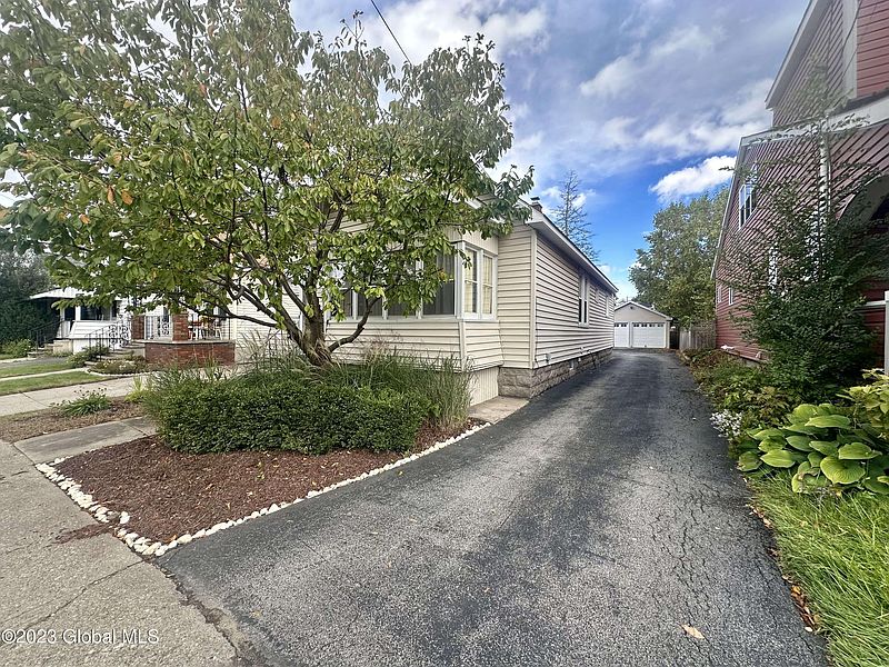 5th image of 1369 Santa Fe Street