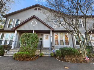 33 Hemlock Cir, Peekskill, NY 10566