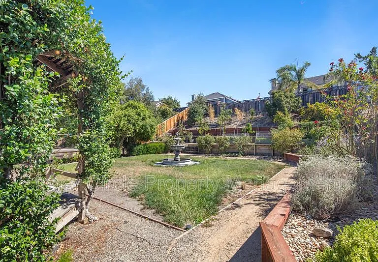 512 Bluerock Dr — Photo 34