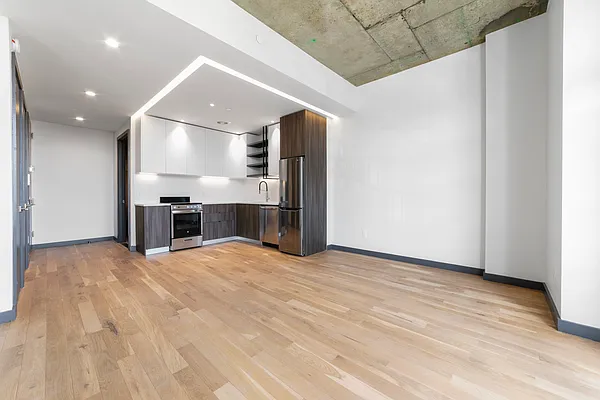 Rented by MNS | media 18