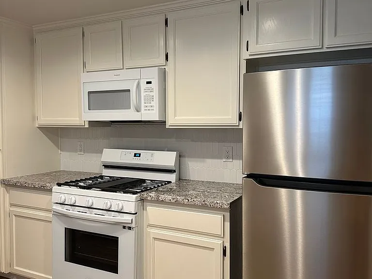 2207-2213 N Vickie Ct — Photo 6