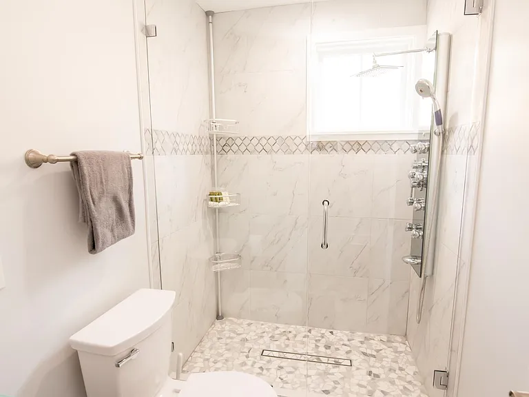 826 Johnson Ln — Photo 24