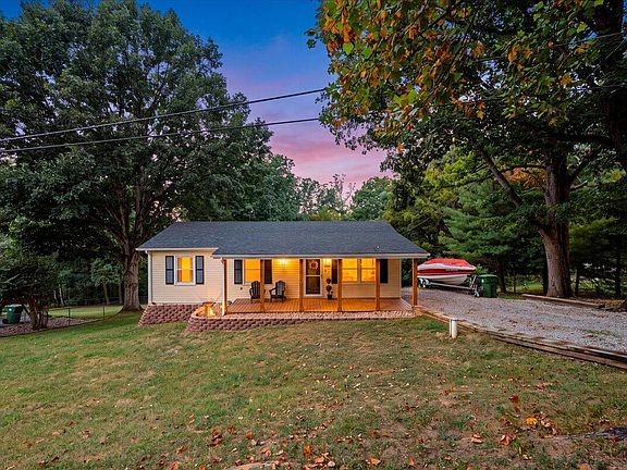2nd image of 1919 Bruno Dr