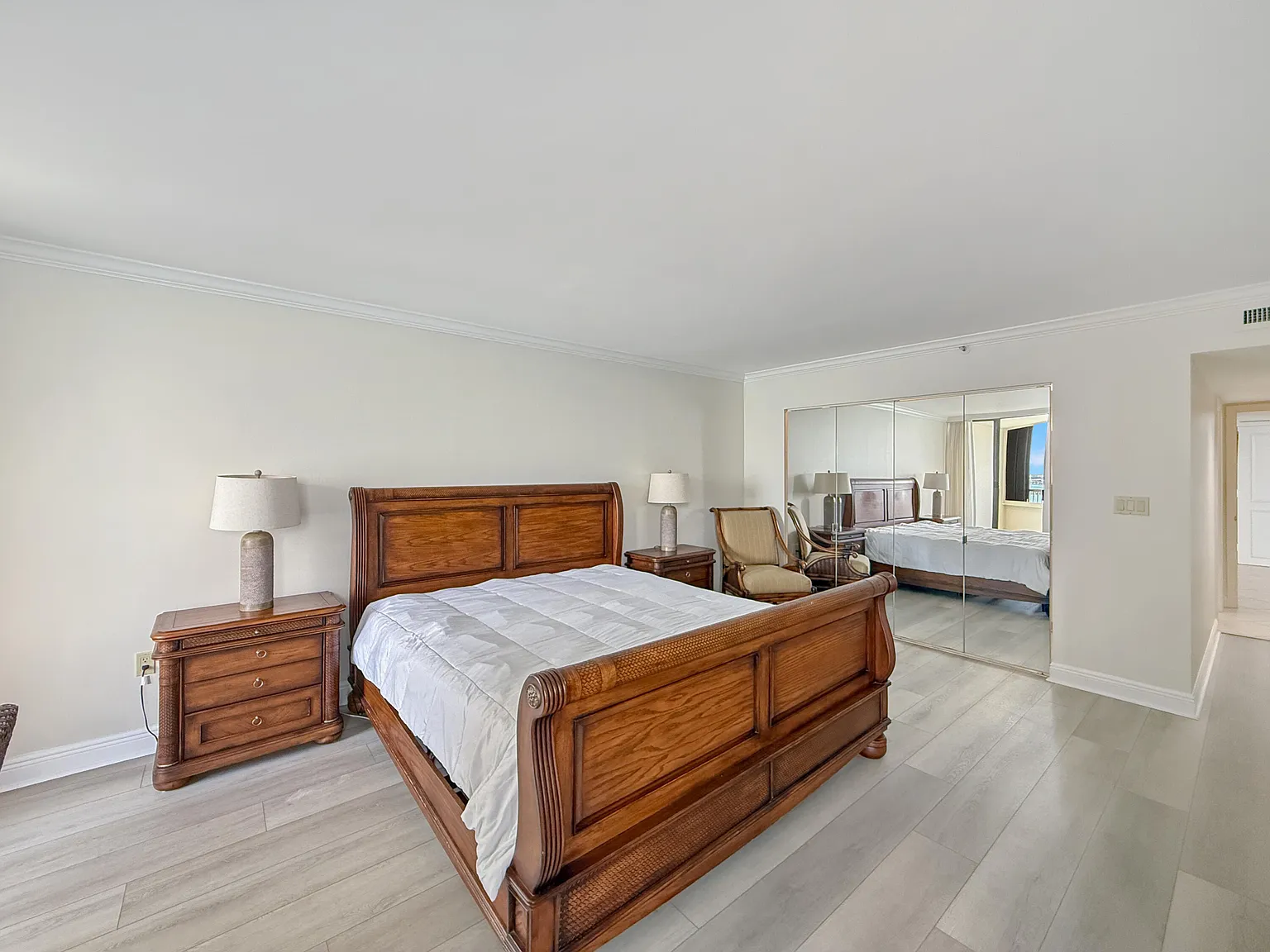 2 bed, 2.0 bath, 1804 sqft, $5,750 — Photo 4