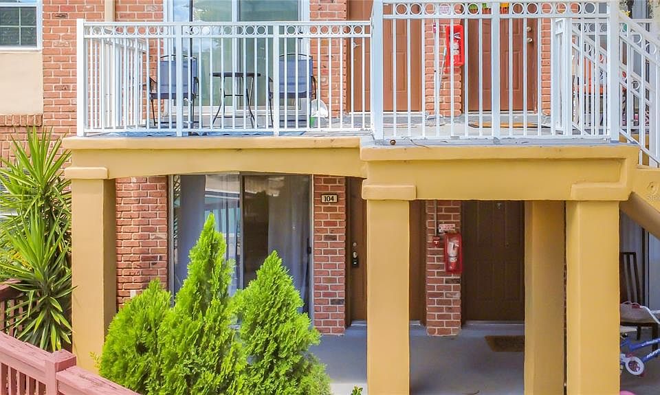 1st image of 476 BANYON TREE CIRCLE #104